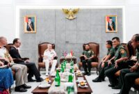 Panglima TNI Jenderal TNI Agus Subiyanto menerima kunjungan kehormatan dari Chief Of Defence Staff Inggris Admiral Anthony David Radakin