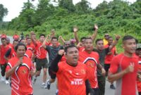 Prajurit Kodim 1710/Mimika melaksanakan olahraga lari 5 Km