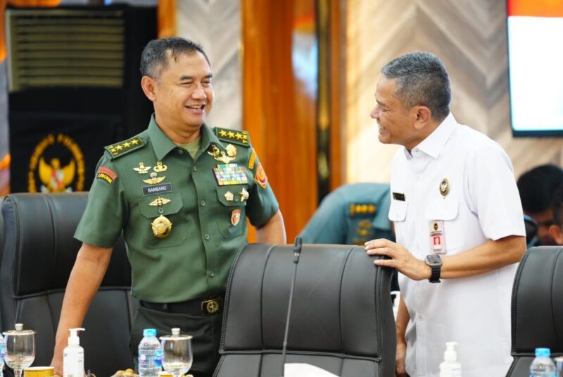 Kasum TNI Letjen TNI Bambang Ismawan mewakili Panglima TNI menghadiri rapat koordinasi tentang penyelesaian masalah lahan