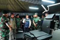 Irjen TNI Laksdya TNI Dadi Hartanto, M.Tr. (Han)., M.Tr.Opsla didampingi Wakil Menteri Kesehatan Dante Saksono Harbuwono mengukuhkan Emergency Medical Team