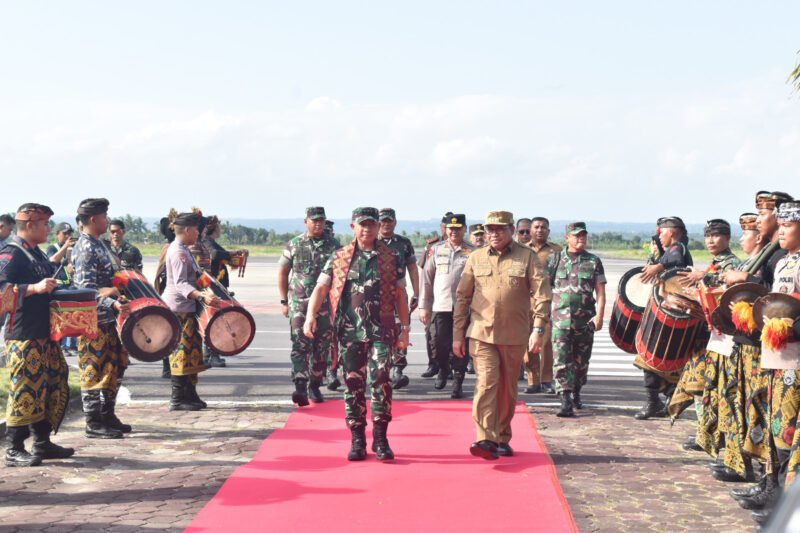 Panglima TNI Jenderal TNI Agus Subiyanto, S.E., M.Si., melaksanakan kunjungan kerja