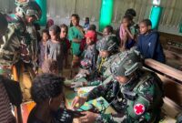 Satgas Yonif 6 Marinir menyempatkan diri melaksanakan program Pelayanan Kesehatan dan Bakti Sosial terhadap para warga di Kampung Kokamu