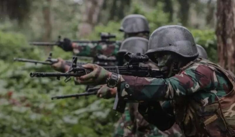 Pasukan KOOPS HABEMA langsung bergerak menuju area Pasar Sinak, guna menyelamatkan warga setempat yang sangat panik dan lari ketakutan akibat ulah OPM