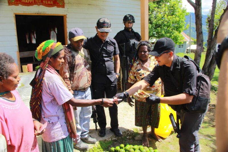 Panglima Kogabwilhan III, Letjen TNI Richard T.H. Tampubolon berkesempatan meninjau langsung situasi Homeyo