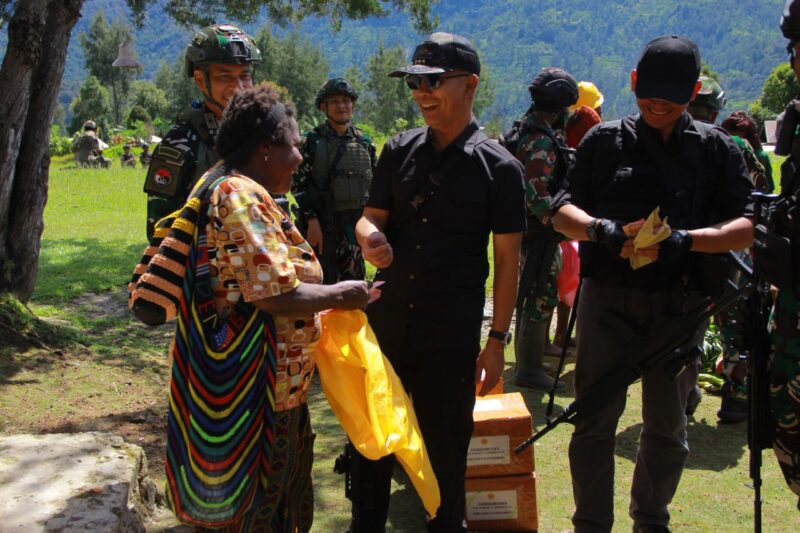 Pangkogabwilhan III also took the time to hold Rosita (Buy up Farming Products) by buying up all farming products of the Pogapa Village residents