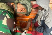 Satgas Yonif 509 Kostrad menggelar kegiatan teritorial bertajuk “Pengobatan Keliling Door-to-Door” saat tengah berpatroli di Kampung Bilogai