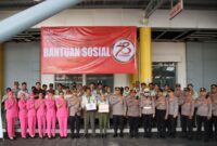 Polres Pelabuhan Tanjung Priok menggelar kegiatan bhakti sosial berupa pemberian bantuan sosial (Bansos) kepada masyarakat