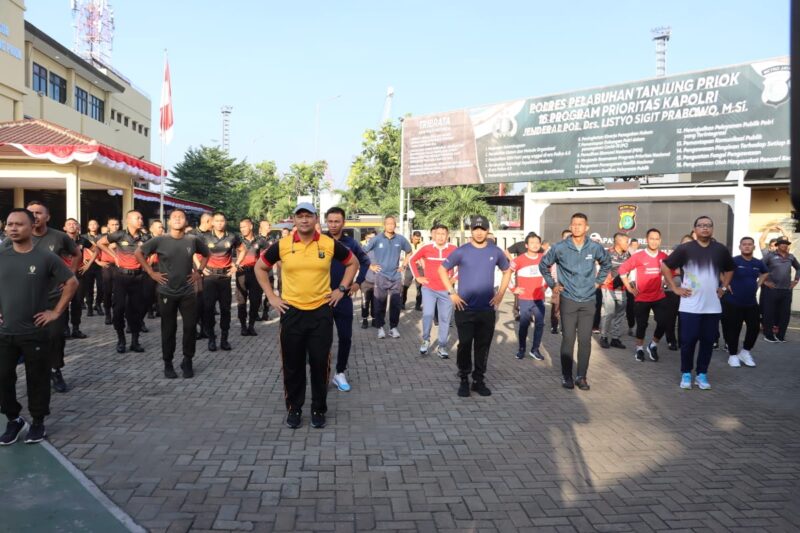 Polres Pelabuhan Tanjung Priok bersama TNI dan Stakeholder Pelabuhan Tanjung Priok menggelar olahraga bersama