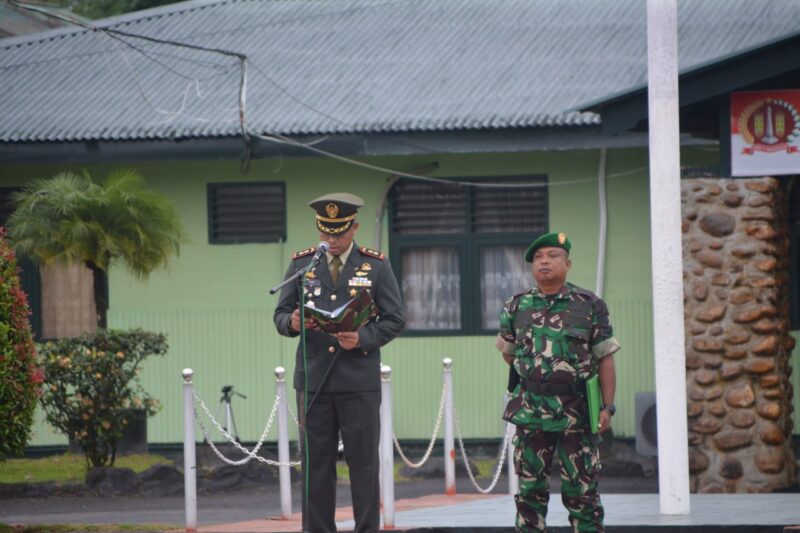 Komandan Kodim 1710/Mimika Letkol Inf Dedy Dwi Cahyadi memimpin upacara peringatan Hari Kelahiran Pancasila pada 1 Juni 2024