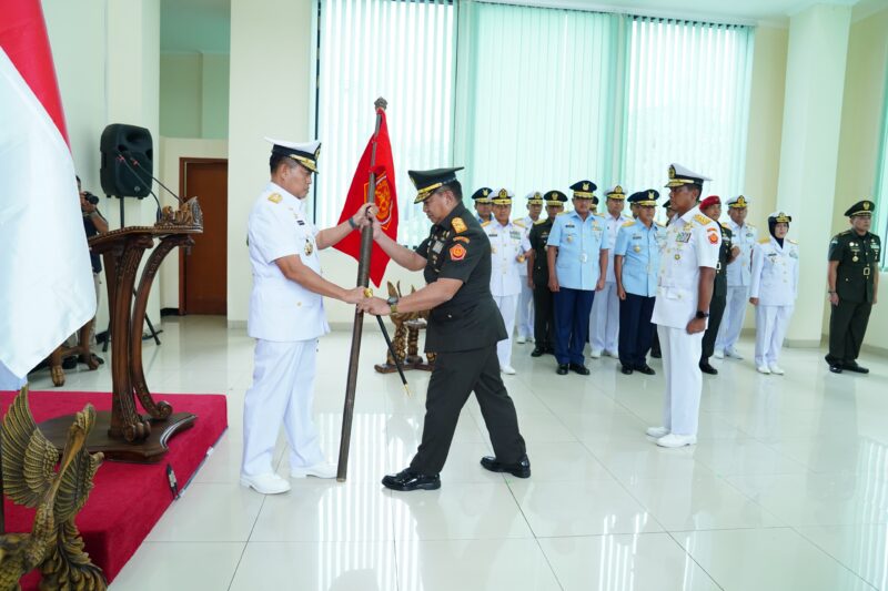 Pelaksanaan sertijab dipimpin Inspektur Jenderal (Irjen) TNI Laksdya TNI Dadi Hartanto, M.Tr(Han)., M.Tr.Opsla., sesuai Keputusan Panglima TNI Nomor: Kep 570/V/2024