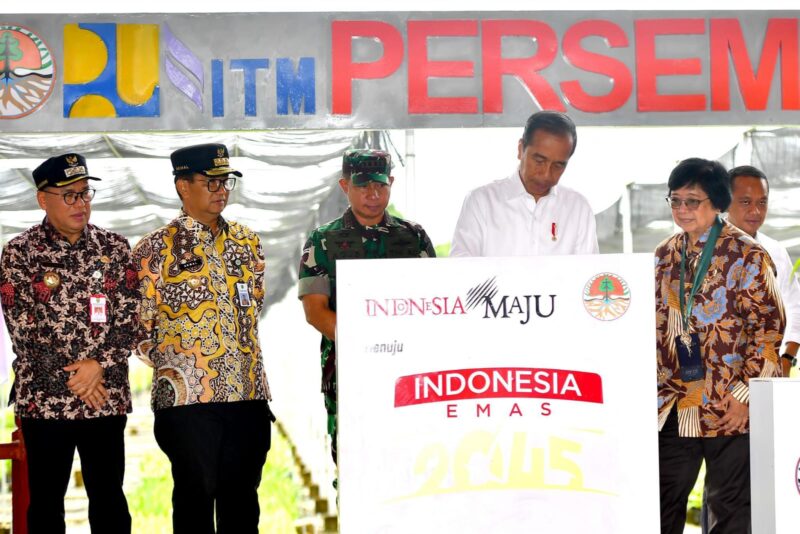 Panglima TNI Jenderal TNI Agus Subiyanto mendampingi Presiden Republik Indonesia Joko Widodo melaksanakan Kunjungan Kerja
