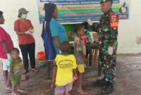 Babinsa Koramil 06/Agimuga Kodim 1710/Mimika, Sertu Yunaedi Tabun melaksanakan kegiatan pendampingan Pelayanan Pekan Imunisasi Nasional
