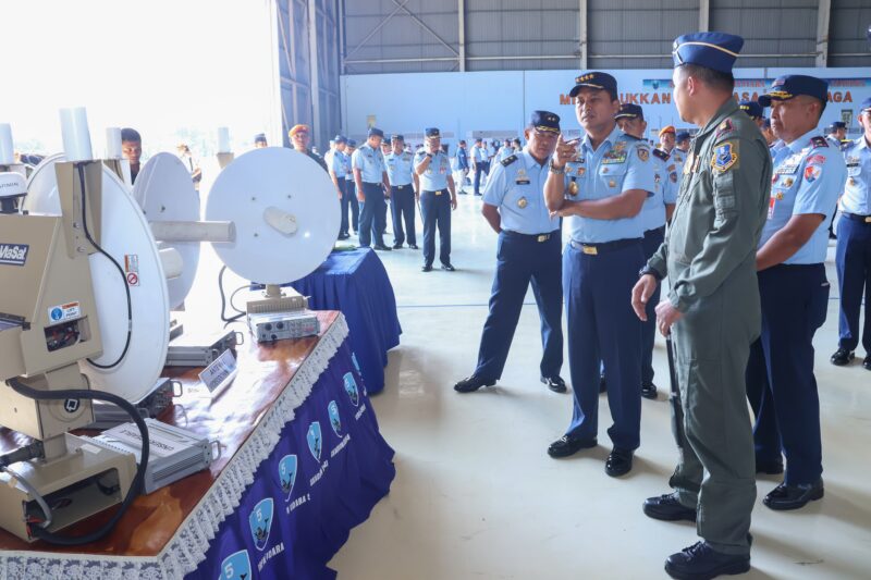 Kasau disambut langsung Komandan Lanud (Danlanud) Sultan Hasanuddin Marsma TNI Bonang Bayuaji G, S.E., M.M., CHRMP.