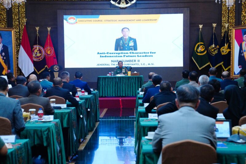 Panglima TNI Jenderal TNI Agus Subiyanto hadir memenuhi undangan Kemhan RI untuk memberikan ceramah pada program Executive Course on Strategic Management and Leadership Cohort-1