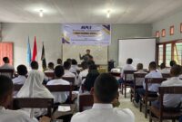 Babinsa Koramil 1710-02/Timika, Sertu Tumpak Marpaung memberikan materi tentang PBB dan Kepemimpinan kepada siswa siswi baru