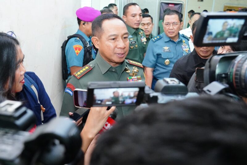 Panglima TNI Jenderal TNI Agus Subiyanto kepada para awak media, setelah mengikuti Rapat Kerja (raker) bersama Komisi I DPR RI