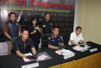 Polres Metro Jakarta Barat mengungkap modus operandi kasus penggelapan yang dilakukan oleh BA, mantan manajer influencer Fujianti