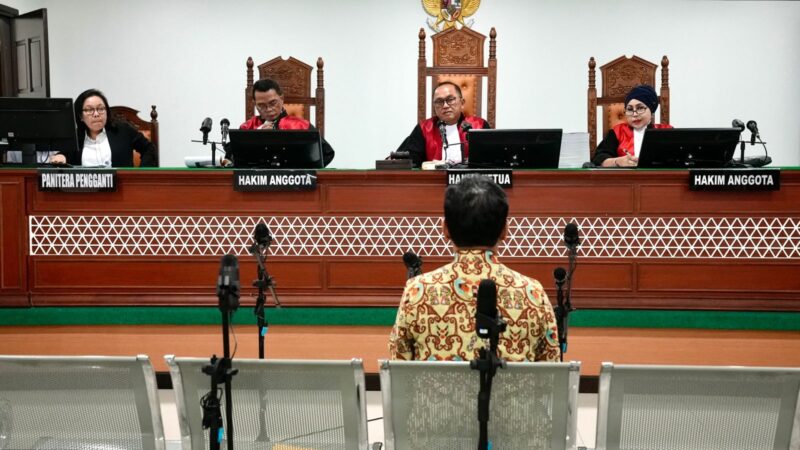 Sidang lanjutan Perkara Pidana Nomor 484/Pid. B/2023/PN. Bks, dengan terdakwa H. Dani Bahdani, S.H., bertempat di Ruang Sidang Kartika I