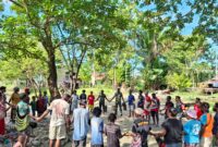 Babinsa Koramil 1715-05/Batom Kodim 1715/Yahukimo bersama masyarakat setempat telah menggelar diskusi penting terkait pembangunan jembatan