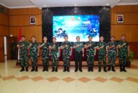 Kepala Pusat Penerangan (Kapuspen) TNI Mayjen TNI Dr. Nugraha Gumilar, M.Sc., menutup Latihan Fungsi Teknis Penerangan (Latfungnispen)