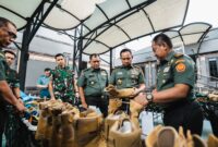 Panglima TNI Jenderal TNI Agus Subiyanto meninjau Gelar bekal Perlengkapan Satgas Operasi Pemeliharaan Perdamaian Dunia