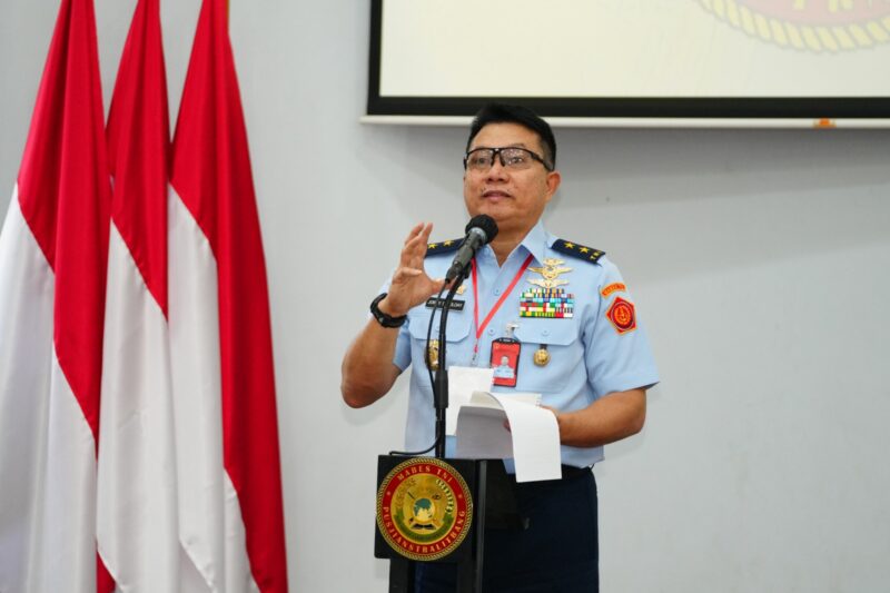 Kapusjianstralitbang TNI Marsda TNI Jorry S. Koloay, S.I.P., M.Han membuka Comprehensive Symposium Sahli Pusjianstralitbang TNI