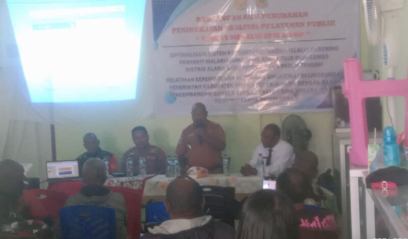 Babinsa Koramil 1710-05/Jila Sertu Niko Kararbo dan Pratu Kelvin menghadiri kegiatan sosialisasi tentang SOP penyakit malaria