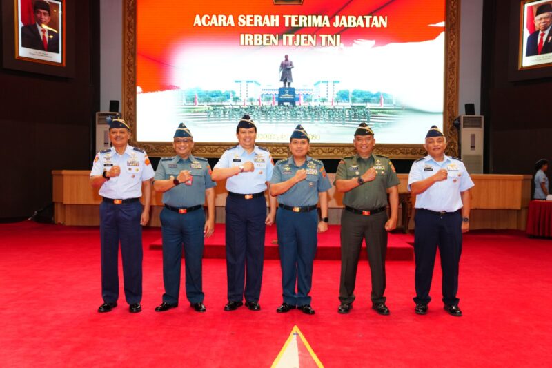 Irjen TNI Laksdya TNI Dadi Hartanto, M.Tr.(Han)., M.Tr.Opsla  memimpin Serah Terima Jabatan (Sertijab) Inspektur Perbendaharaan (Irben) Inspektorat Jenderal (Itjen) TNI
