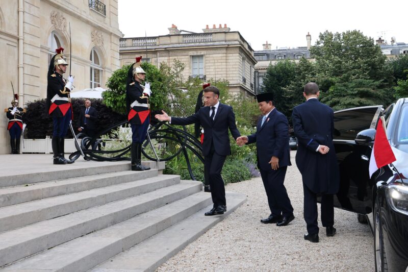 Menteri Pertahanan RI Prabowo Subianto melakukan kunjungan kerja ke Prancis dalam rangka pertemuan dengan Presiden Prancis H.E. Mr. Emmanuel Macron