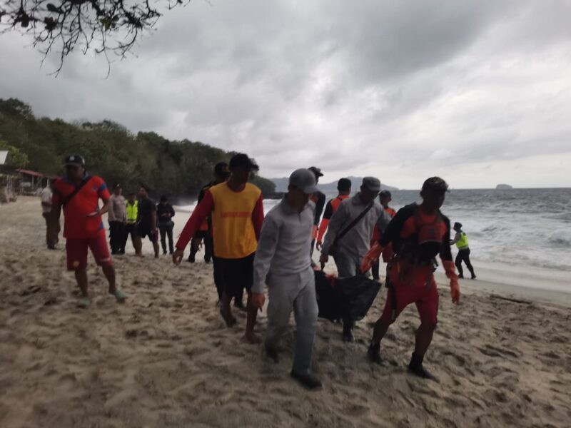Personel Stasiun Bakamla Bali berkolaborasi dengan tim SAR Gabungan berhasil menemukan JB (22), warga yang terjatuh