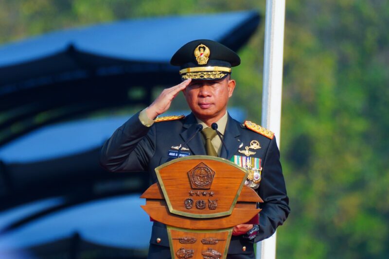 Panglima TNI Jenderal TNI Agus Subiyanto, S.E., M.Si. memimpin Upacara Pelantikan 350 Perwira Prajurit Karier (Pa PK) TNI TA 2024