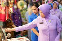 Ketua Umum Dharma Pertiwi Ny. Evi Agus Subiyanto, menghadiri kegiatan Bazaar Kreasi Bhayangkari Nusantara 2024