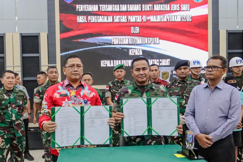 Kodam XII/Tanjungpura melalui Satgas Pamtas RI-MLY Yonkav 12/BC berhasil menggagalkan upaya penyelundupan 6,3 Kilogram lebih Sabu