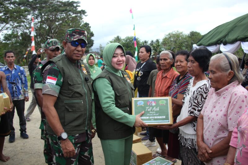Komandan Korem 151/Binaiya, Brigjen TNI Antoninho Rangel Da Silva, S.IP., M.Han bersama Ketua Persit KCK Koorcap REM 151 PD XV/ Pattimura, Ny. Maya Antoninho mengunjungi Kodim 1513/Seram Bagian Barat