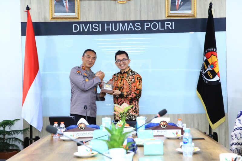 Divisi Humas Polri menggelar audiensi dengan Lembaga Administrasi Negara (LAN) demi meningkatkan sinergisitas di Gedung Divisi Humas Polri