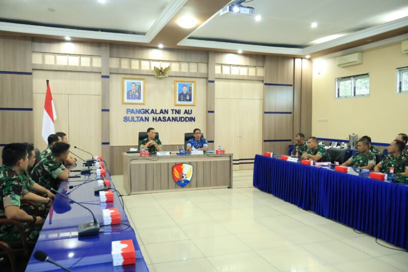 Tim Itjenau mengakhiri pelaksanaan audit kinerja di Lanud Sultan Hasanuddin melalui acara Exit Meeting di ruang rapat Markas Komando