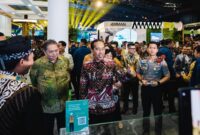 Panglima TNI Jenderal TNI Agus Subiyanto mendampingi Presiden RI Joko Widodo pada acara puncak Festival Lingkungan Iklim Kehutanan dan Energi Baru Terbarukan