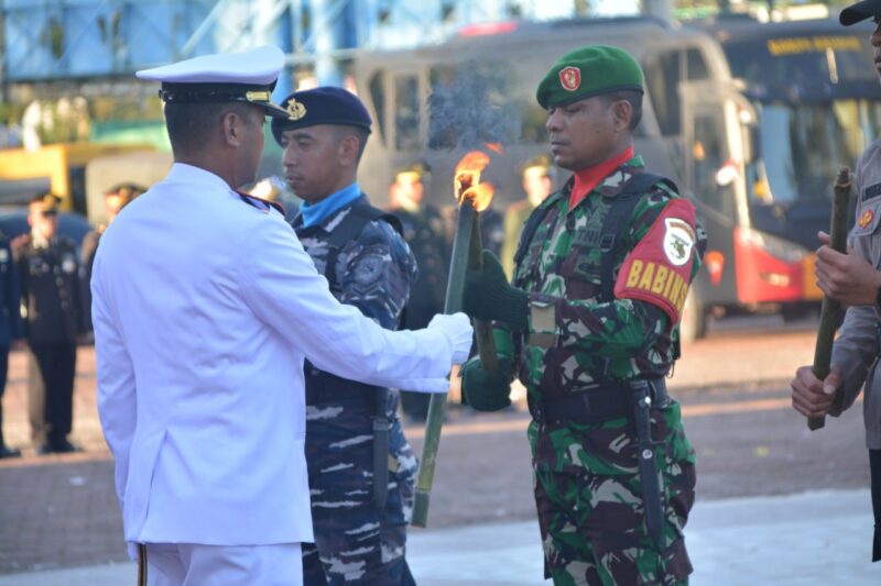 Upacara Taptu dan Pawai Obor menjadi salah satu tradisi yang digelar pada Hari Ulang Tahun (HUT) ke-79 Republik Indonesia