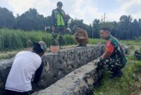 Satuan Tugas TNI Manunggal Membangun Desa (Dansatgas TMMD) Ke-121 Kodim 1615/Lotim Letnan Kolonel Inf Bayu Sigit Dwi Untoro memberikan apresiasi