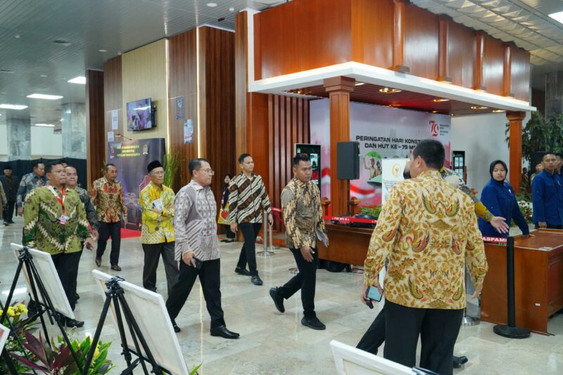 Inspektorat Jenderal (Irjen) TNI Laksdya TNI Dadi Hartanto mewakili Panglima TNI menghadiri acara Peringatan Hari Konstitusi MPR