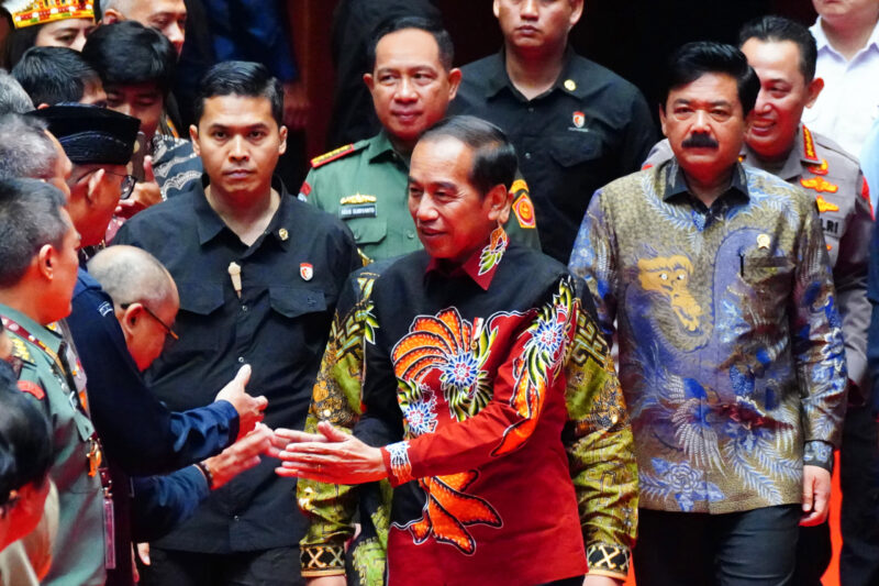 Panglima TNI Jenderal TNI Agus Subiyanto mendampingi Presiden RI Joko Widodo pada Rapat Konsolidasi Nasional Kesiapan Pemilihan Kepala Daerah Serentak Tahun 2024