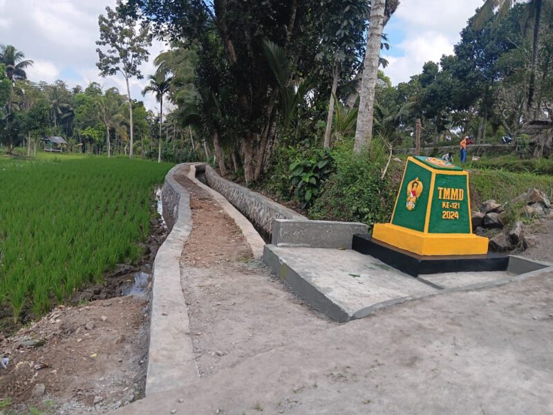 Komandan Distrik Militer 1615/Lombok Timur Letnan Kolonel Inf Bayu Sigit Dwi Untoro menyampaikan TMMD Ke-121 bentuk sinergitas