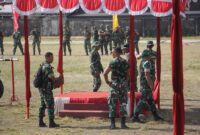 Komandan Kodim 1615/Lombok Timur, Letkol Inf Bayu Sigit Dwi Untoro, melaksanakan pengecekan kesiapan upacara penutupan