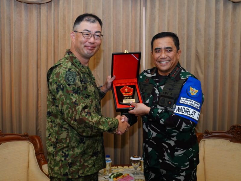 Wakil Komandan Komando Pembinaan Doktrin, Pendidikan, dan Latihan (Wadan Kodiklat) TNI Marsda TNI Widyargo Ikoputra, S.E., M.M. CIQaR menerima kunjungan kehormatan