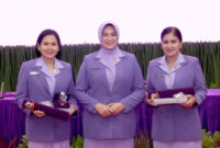 Ketua Umum Ikatan Kesejahteraan Keluarga TNI (IKKT) Pragati Wira Anggini (PWA) Ny. Evi Agus Subiyanto memimpin Serah Terima Jabatan