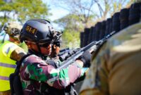 Para Peserta Latihan Gabungan Bersama (Latgabma) Super Garuda Shield 2024 berlatih meningkatkan kemampuan menembak