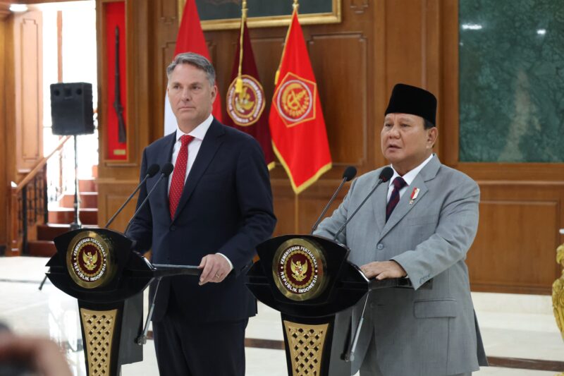 Menteri Pertahanan RI Prabowo Subianto dan Deputy Prime Minister and Minister for Defence of Australia The Hon Richard Donald Marles MP melakukan penandatanganan Perjanjian Kerja Sama
