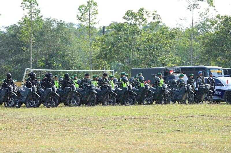 Menteri Pertahanan RI Prabowo Subianto mengerahkan sebanyak 888 unit motor listrik buatan anak bangsa, yaitu dari BUMN PT Len Industri