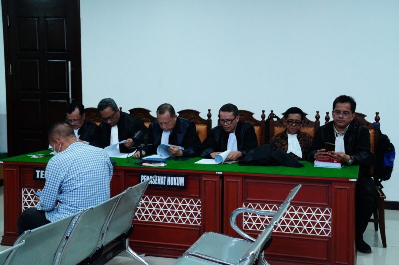 Penasihat Hukum membacakan Duplik terdakwa dalam Sidang lanjutan Perkara Pidana Nomor 484/Pid. B/2023/PN. Bks dengan terdakwa H. Dani Bahdani