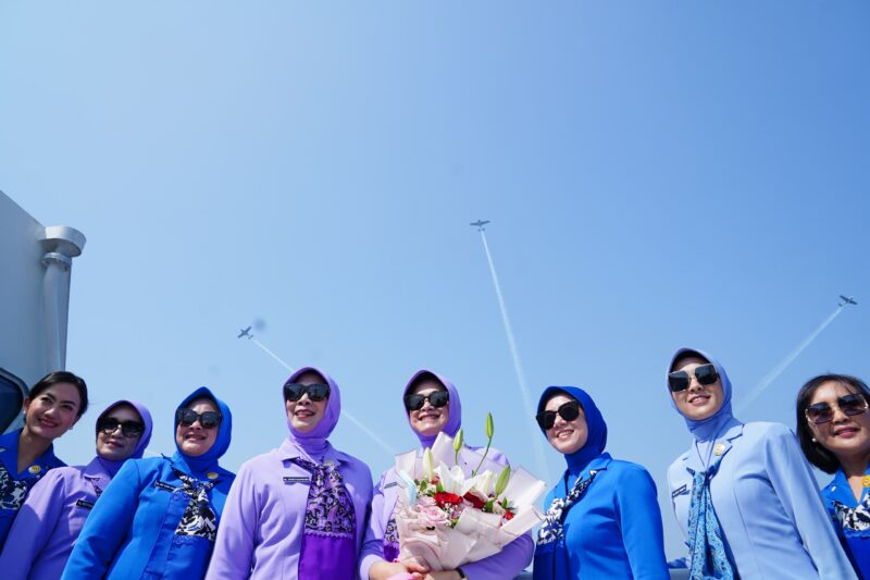 HUT ke-60 Dharma Pertiwi, Ketua Umum Dharma Pertiwi, Ny. Evi Agus Subiyanto, melaksanakan kegiatan bakti sosial di Semarang